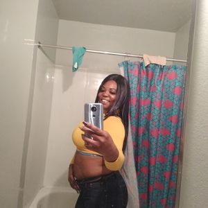 Meet your Posher, Leona